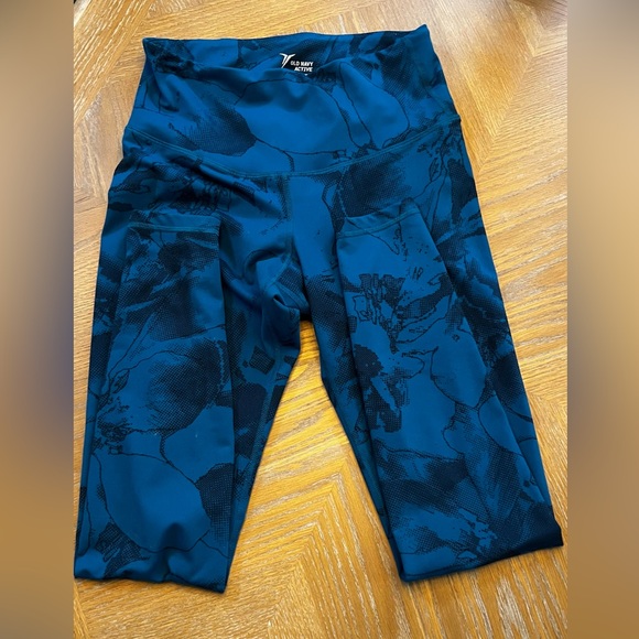 Old Navy Active • Blue Leggings w/ Floral Pattern - Picture 5 of 5